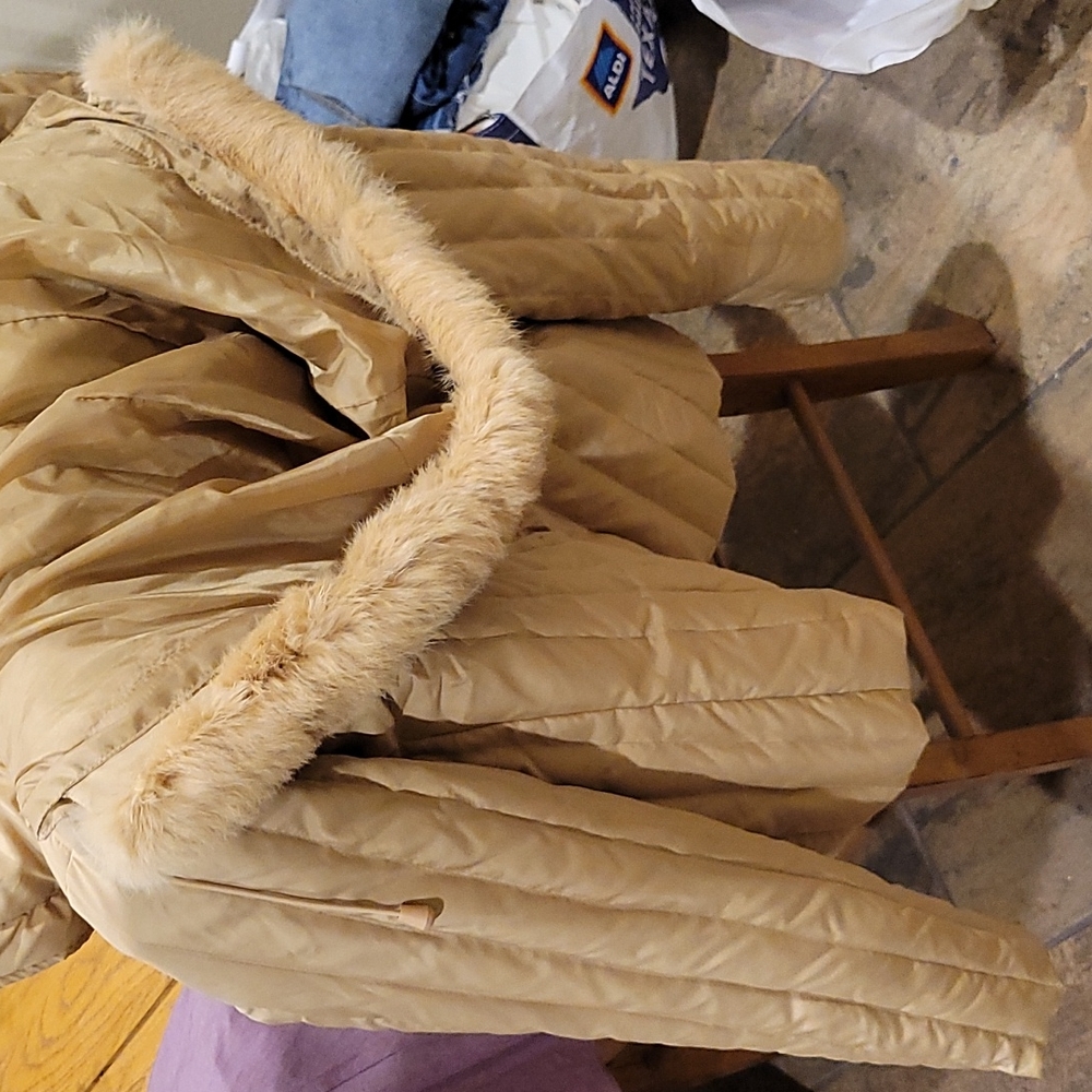 Kenneth Cole XL puffer jacket with fur lined zip off hood
